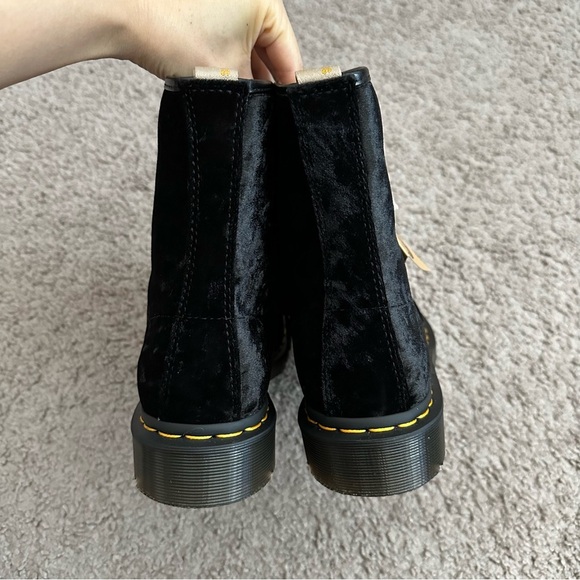 Dr. Martens Airwair Vegan 1460 Black Crushed Velvet Boots Womens 6 - Picture 5 of 12